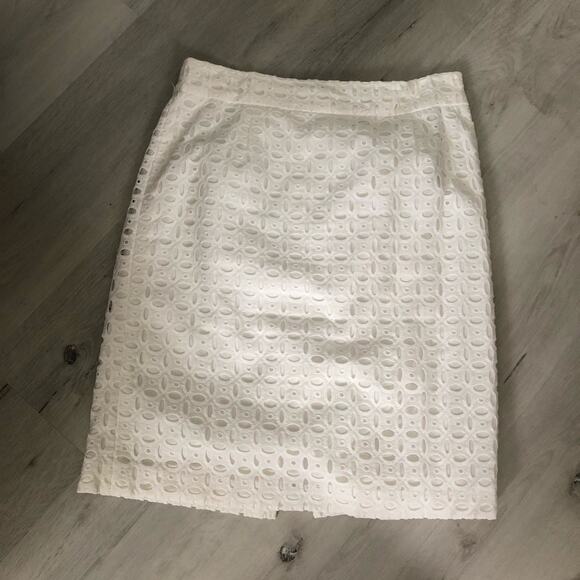 Banana Republic Dresses & Skirts - Banana Republic white lined skirt